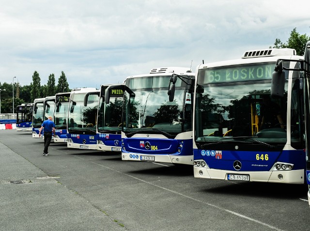 Czy po przetargu na obsługę linii autobusowych w Bydgoszczy na ulicach pojawią się pojazdy Mobilisu, a znikną Irexu? To firmy, które zaproponowały skrajne warunki cenowe. Oferta MZK (na zdjęciu) jest pośrodku.