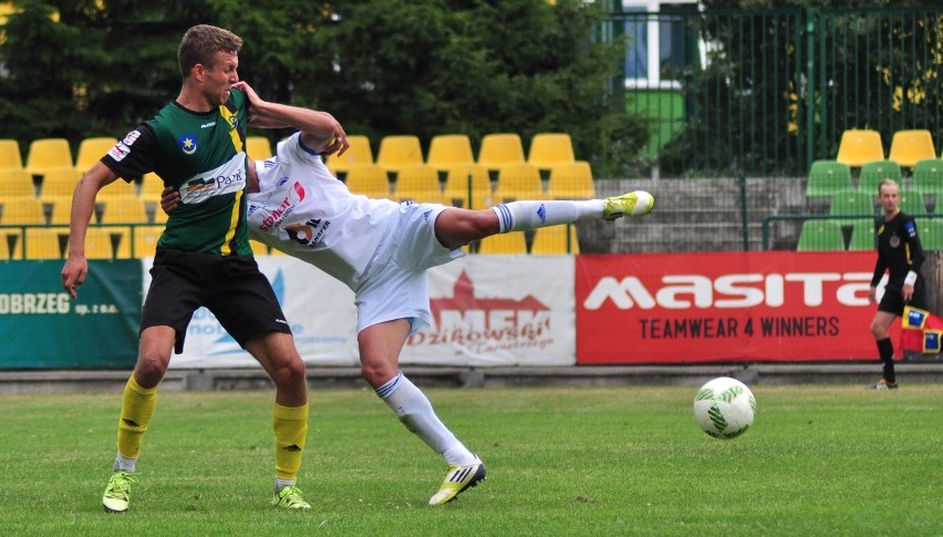 Krzysztof Ropski (z lewej) strzelił pierwszego gola dla...