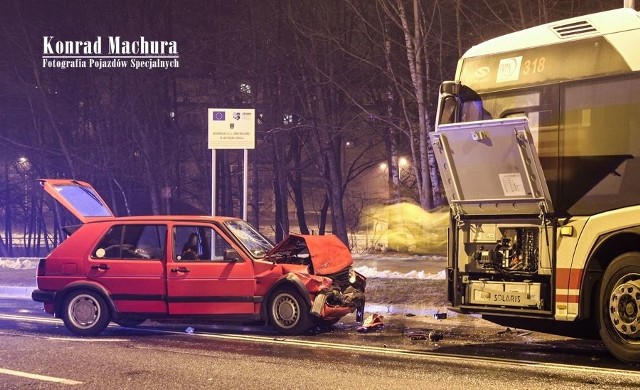 Jastrzębie: autobus zderzył się z osobówką. Trzy osoby ranne