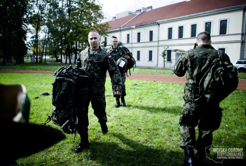 Kraków. Stu żołnierzy kończy szkolenie do Wojsk Obrony Terytorialnej. W niedzielę złożą przysięgę w Rząsce [ZDJĘCIA]