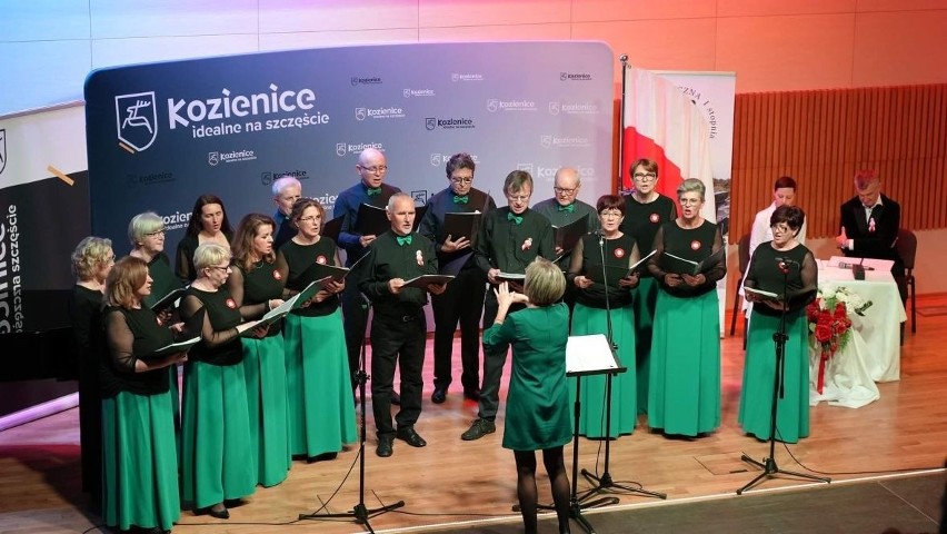 Koncert z okazji Narodowego Święta Niepodległości był w Szkole Muzycznej w Kozienicach. Gwiazdą był Marcin Wieczorek. Zobacz zdjęcia
