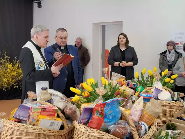 Podczas  poświęcenia pokarmów, biskup Krzysztof Nitkiewicz, zwrócił uwagę na słowa „Pokój wam”, które Chrystus skierował do apostołów po swoim zmartwychwstaniu.