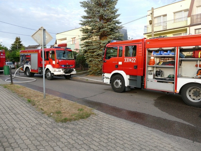 Pożar domu przy ulicy Sianowskiej na osiedlu Rokosowo w Koszalinie. Straty są bardzo duże [NOWE FAKTY, ZDJĘCIA]