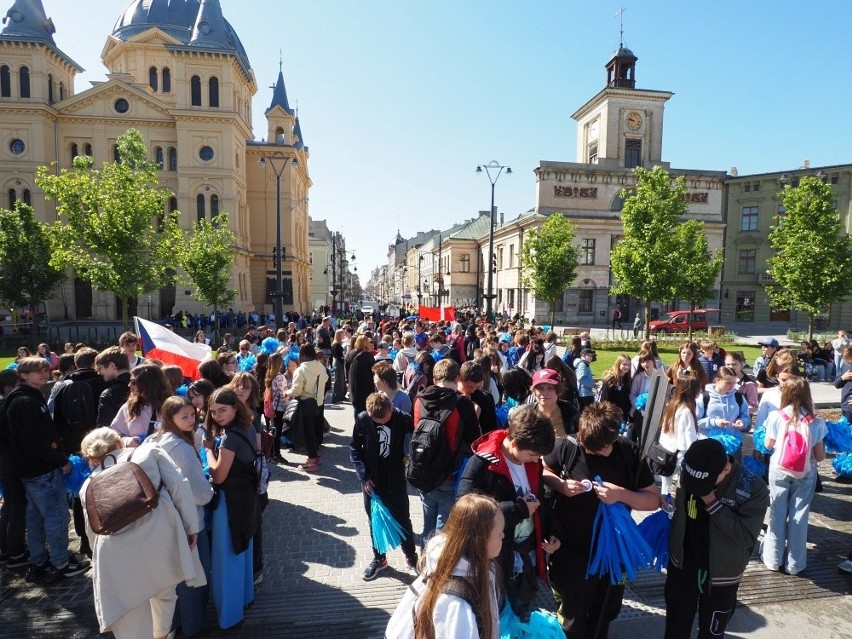 W marszu wzięło udział około 2 tysięcy młodych uczestników.