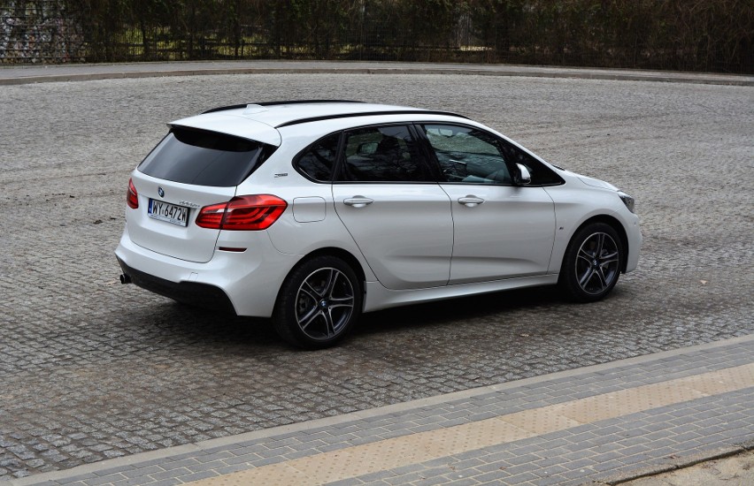 BMW 225 xe...