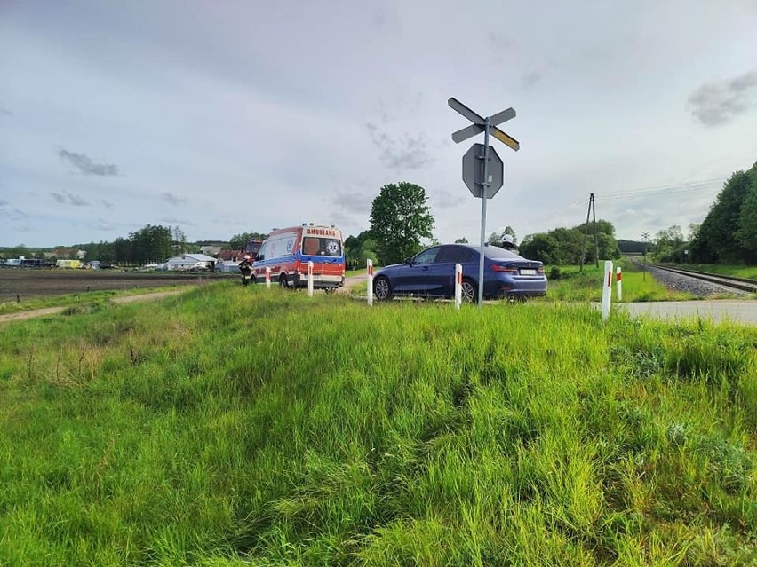 Konopki. BMW zderzyło się z pociągiem relacji Białystok-Szczecin