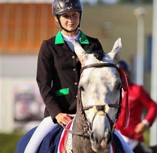 Małgorzata Zubrycka (Rywal Grudziądz) na ogierze hodowli zagranicznej Castigo de Amor wygrała mistrzostwa Polski i odebrała złoty medal