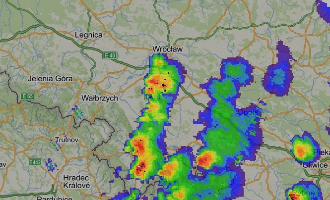 Burza znów we Wrocławiu. Jest ostrzeżenie  [OSTRZEŻENIE METEO, GDZIE JEST BURZA, RADAR BURZOWY, 13.06. RADAR ONLINE]