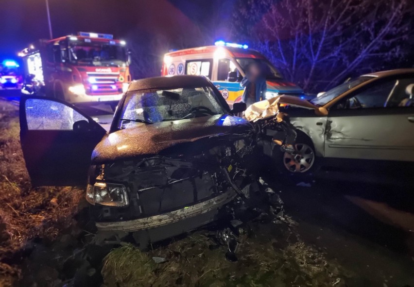 Wypadek w Grochowcach koło Przemyśla. Audi uderzyło w dwa samochody. Do szpitala zabrano 12-latka [ZDJĘCIA]