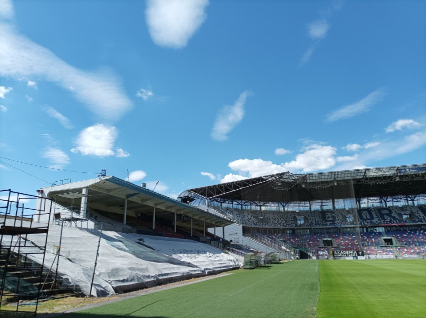 Górnik Zabrze wciąż gra na stadionie niedokończonym....