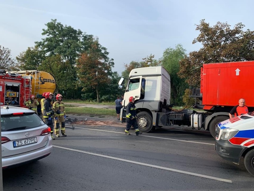 Kolizja dwóch ciężarówek na Trasie Zamkowej przy wyjeździe ze Szczecina. Tworzy się korek