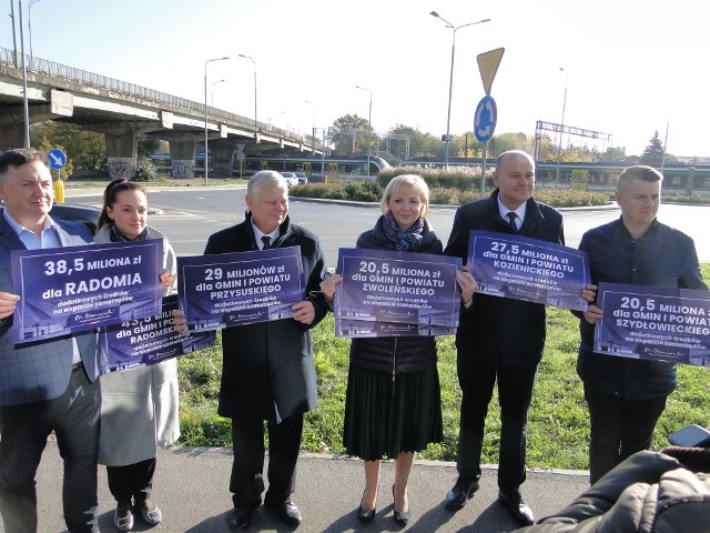 Posłowie i działacze Prawa i Sprawiedliwości przedstawili, jakie wsparcie finansowe otrzymają samorządy w poszczególnych powiatach regionu radomskiego.