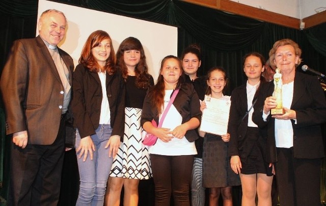 Wyróżnienie specjalne tegorocznej edycji w postaci figurki Anioł Nadziei trafił do Szkoły Podstawowej numer 25 w Kielcach. Nagrodę odebrali opiekunka grupy Zofia Kuna i uczniowie.