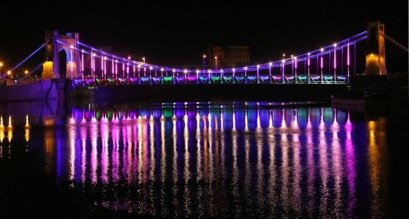Most Grunwaldzki oświetlony, iluminacja na program "Mosty...