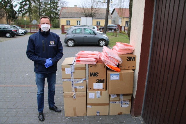 Środki ochrony osobistej trafią do jędrzejowskich służb w ramach akcji "Razem jesteśmy silniejsi".