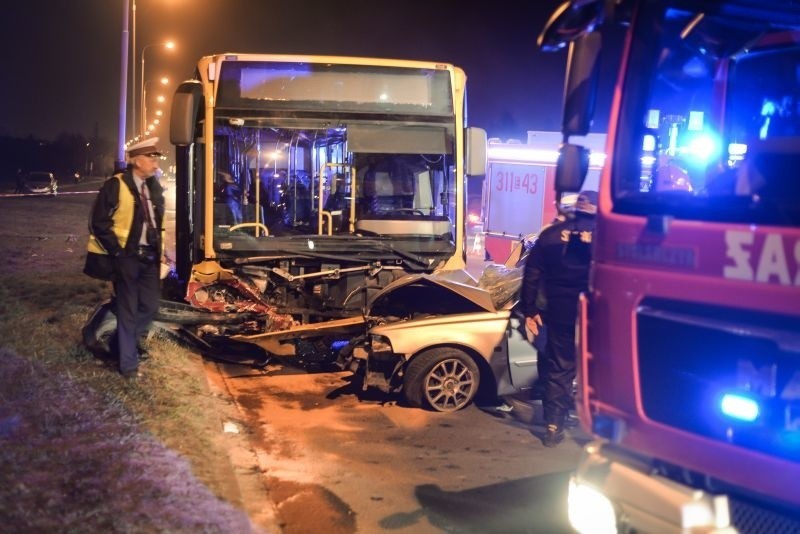 Pijany kierowca zjechał ze swojego pasa ruchu na ul....