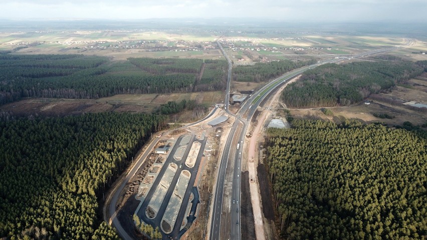 Przed świętami Bożego Narodzenia 2018 roku otwarcie kolejnego odcinka trasy ekspresowej S7 Chęciny-Jędrzejów (ZDJĘCIA Z DRONA)