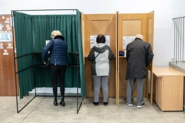 Wyniki wyborów samorządowych 2024 w Dąbrowie Zielonej. O zwycięstwie zdecyduje druga tura