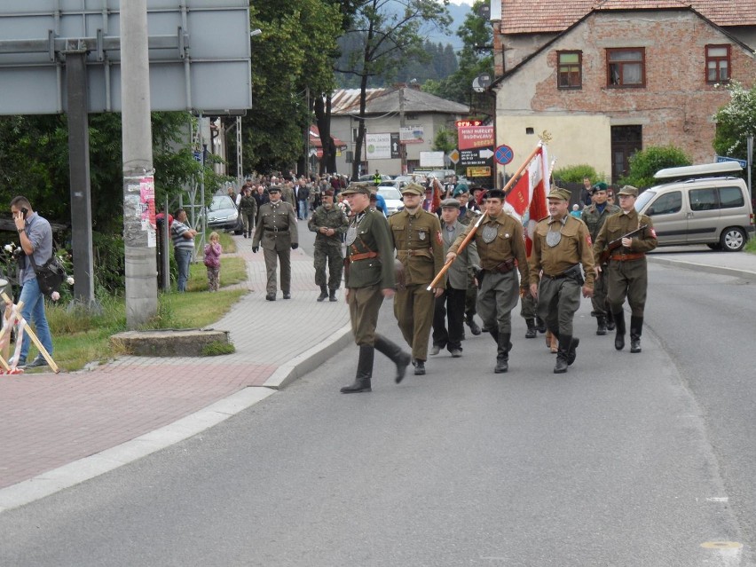 Milówka: Odsłonili pomnik Antoniego Bieguna "Sztubaka" i jego żołnierzy [ZDJĘCIA, WIDEO] 