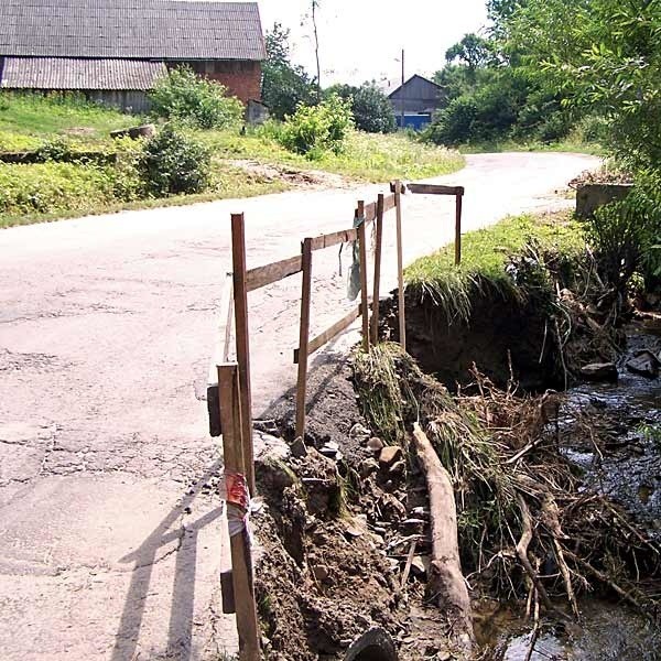 W ostatnich latach powodzie bardzo często nawiedzają powiat brzozowski. Żywioł najbardziej niszczy drogi.