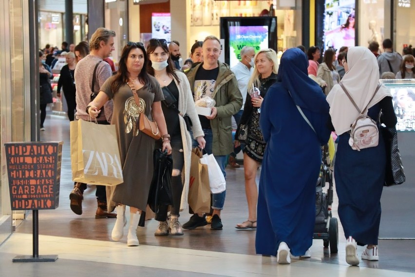 Czwarta fala koronawirusa rozpędza się, niewykluczone są...