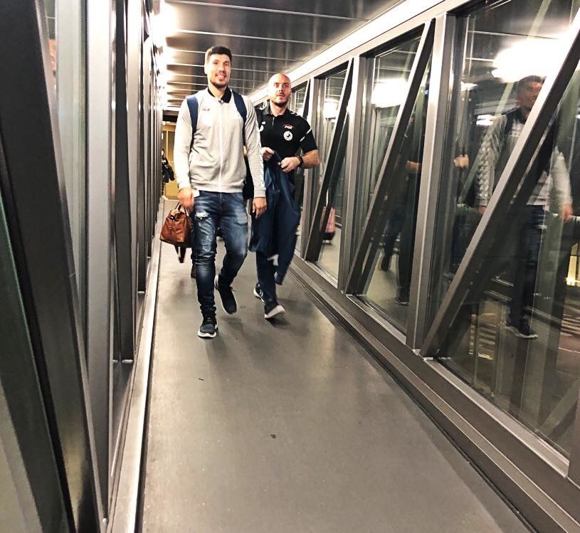 Problem piłkarzy ręcznych PGE VIVE Kielce w drodze na mecz Ligi Mistrzów. Drużyna utknęła na lotnisku, potem spóźniła się na przesiadkę