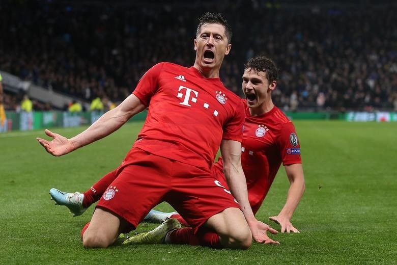 Robert Lewandowski gol na YouTube (WIDEO). Olympiakos - Bayern 2:3 Liga Mistrzów skrót