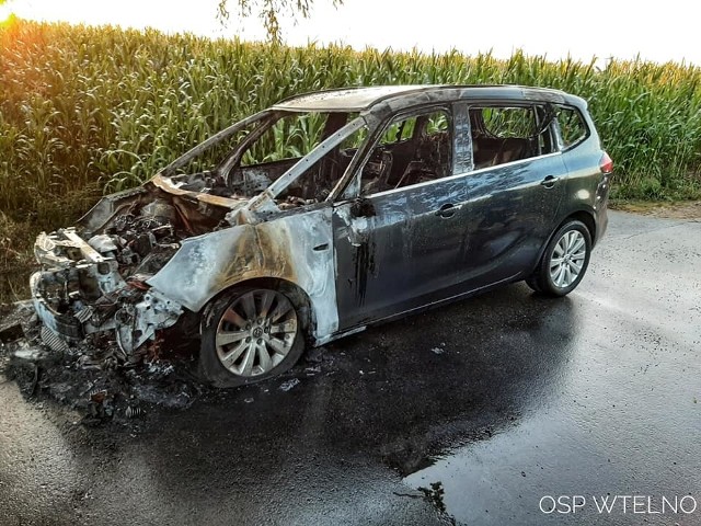 W sobotę, tuż po godzinie 5 rano zastępy z OSP Wtelno oraz OSP KSRG Gościeradz zostały wysłane do pożaru samochodu osobowego na ul. Dworcowej we Wtelnie (powiat bydgoski). Niestety auto zostało całkowicie zniszczone. Kierowca podjazdu został przebadany przez ZRM, ale jego stan nie wymagał hospitalizacji.Więcej zdjęć od OSP Wtelno oraz OSP KSRG Gościeradz na następnych stronach.