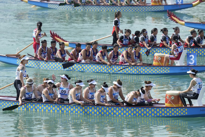Wyścigi Dragon Boat wywodzą się z Chiny, gdzie na...