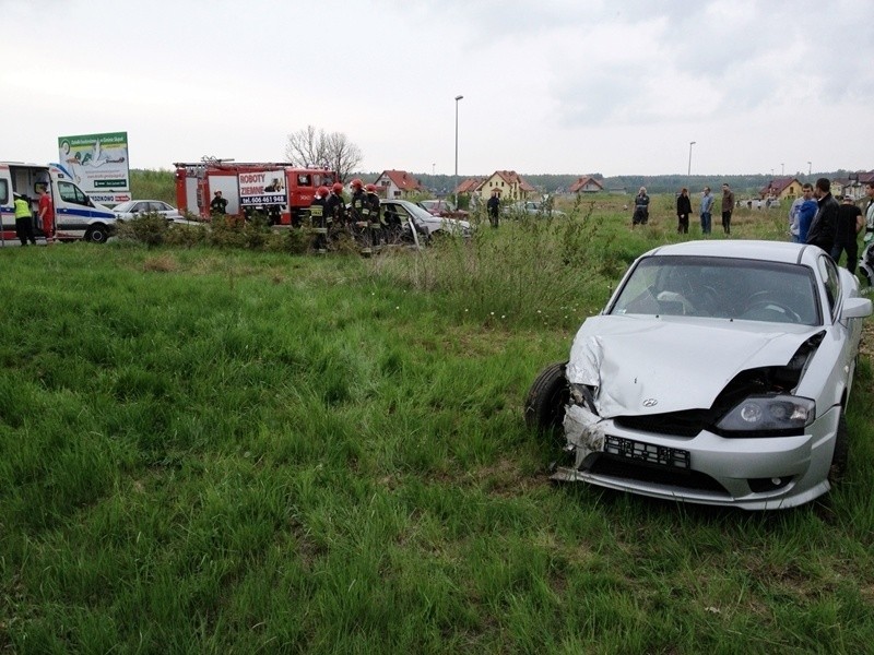 Powiat słupski: Pijany kierowca spowodował wypadek. Cztery osoby ranne, jedna ciężko [ZDJĘCIA]