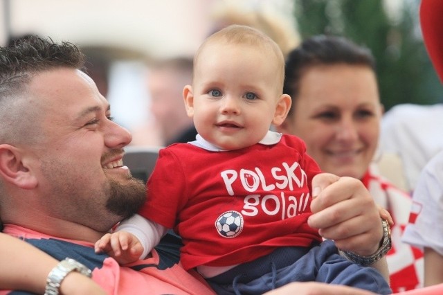 Kacprowi Kamińskiemu - najmłodszemu kibicowi w Kielcach, dopingowanie biało-czerwonych sprawiło wiele radości.