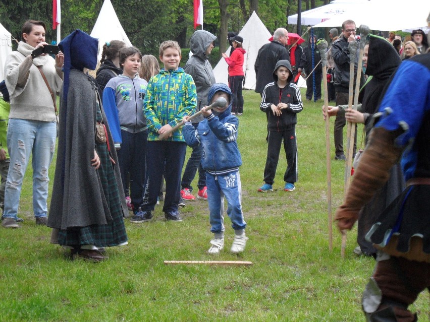 Rodzinne spotkanie z historią w obozie rycerskim oraz bieg...