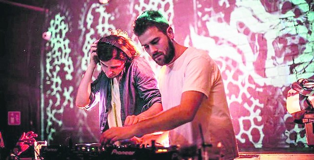 Pochodzący z Tel Awiwu didżejski duet Teder łączy w swych setach klubową elektronikę z folklorem