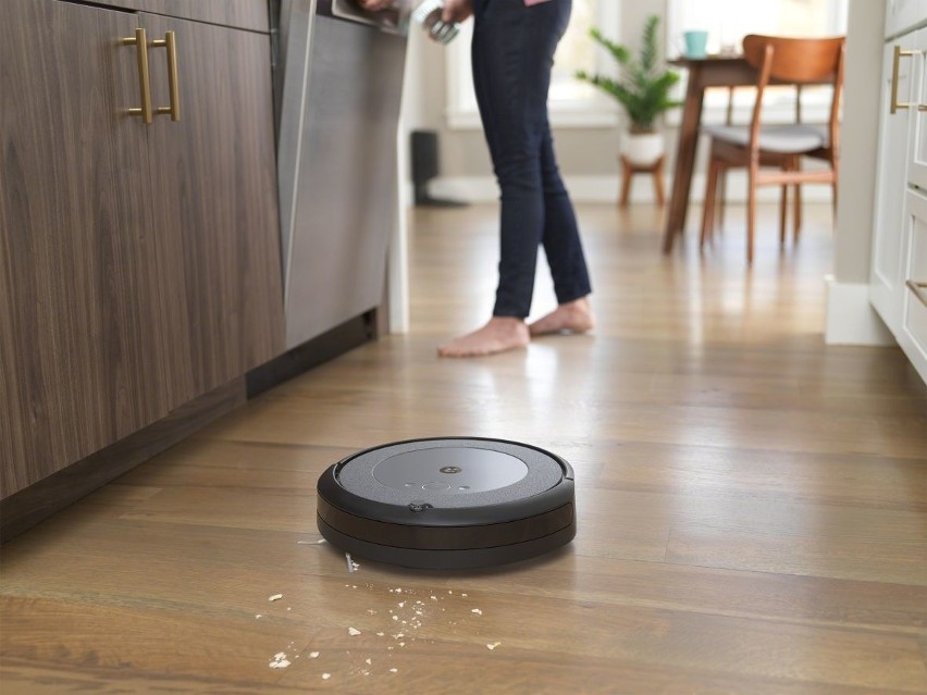 Nowe roboty serii Roomba i3+ korzystają z algorytmów AI, komunikują się także z innymi inteligentnymi urządzeniami w domu