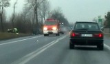 Śmiertelny wypadek na krajowej „siódemce” w Szydłowcu. Volkswagen potrącił motorowerzystkę 