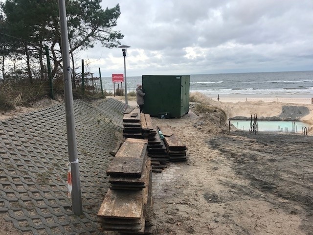 Budowa na plaży w Międzyzdrojach. "To nie będzie normalne zejście na plażę" [zdjęcia]