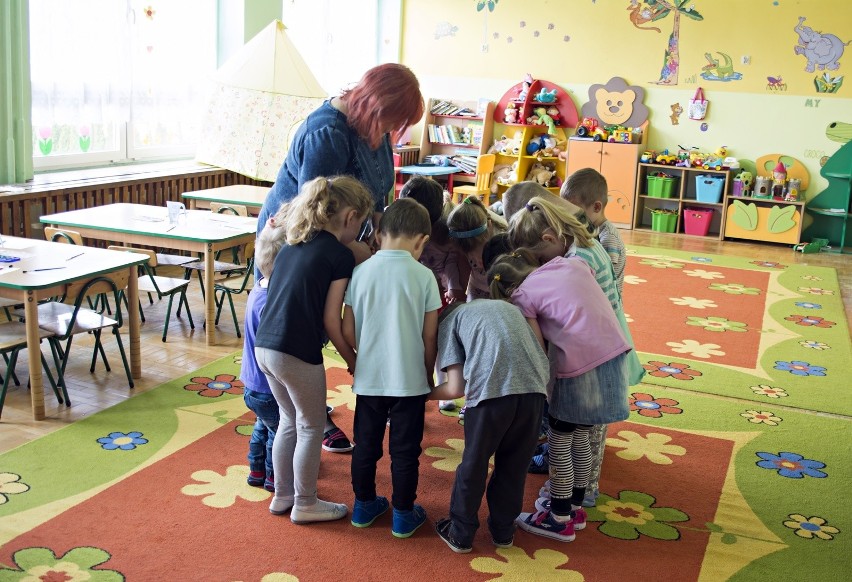 Strajk w szkołach. Na pomoc nauczycielom idą ośrodki kultury, biblioteki i nawet ośrodek jeździecki