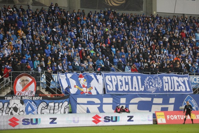 Kibice Ruchu Chorzów zapełniają na meczach Niebieskich stadion w Gliwicach