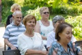 Pomóż seniorowi wyjechać na wakacje od czterech ścian. "Oni nie są w stanie nawet wyjść za próg własnego mieszkania"