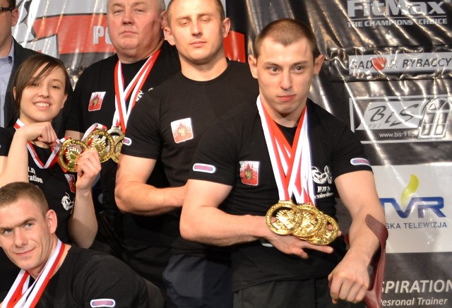Maciej Gralak (pierwszy z prawej) przywiózł z mistrzostw świata złoto i brąz.