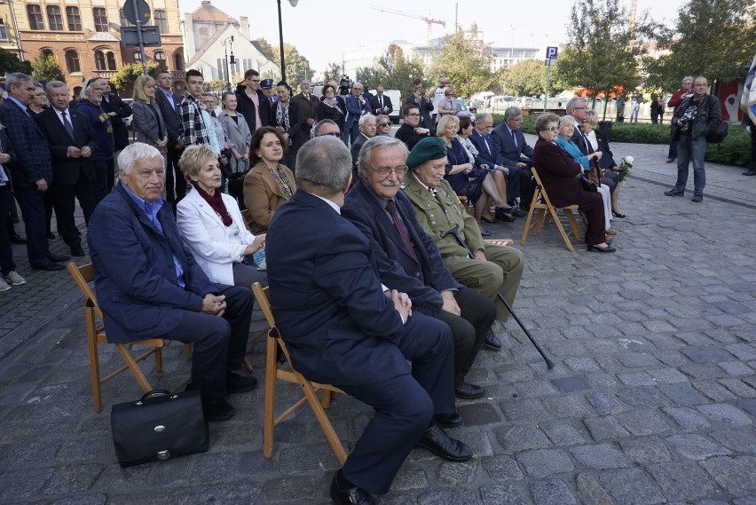 W czwartek oficjalnie otwarto w Poznaniu Skwer Ireny...