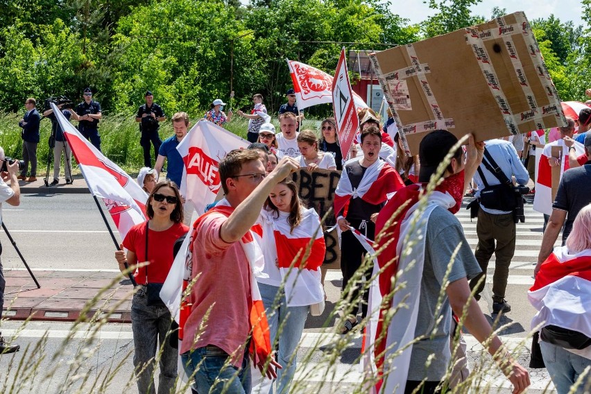 Białorusini od pięciu dni protestują przy granicach