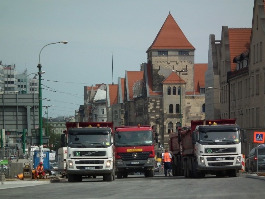 Poznań: Sprawdzali nośność mostu Uniwersyteckiego
