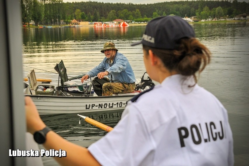 Policjanci już dostrzegają zwiększony ruch przy akwenach i...