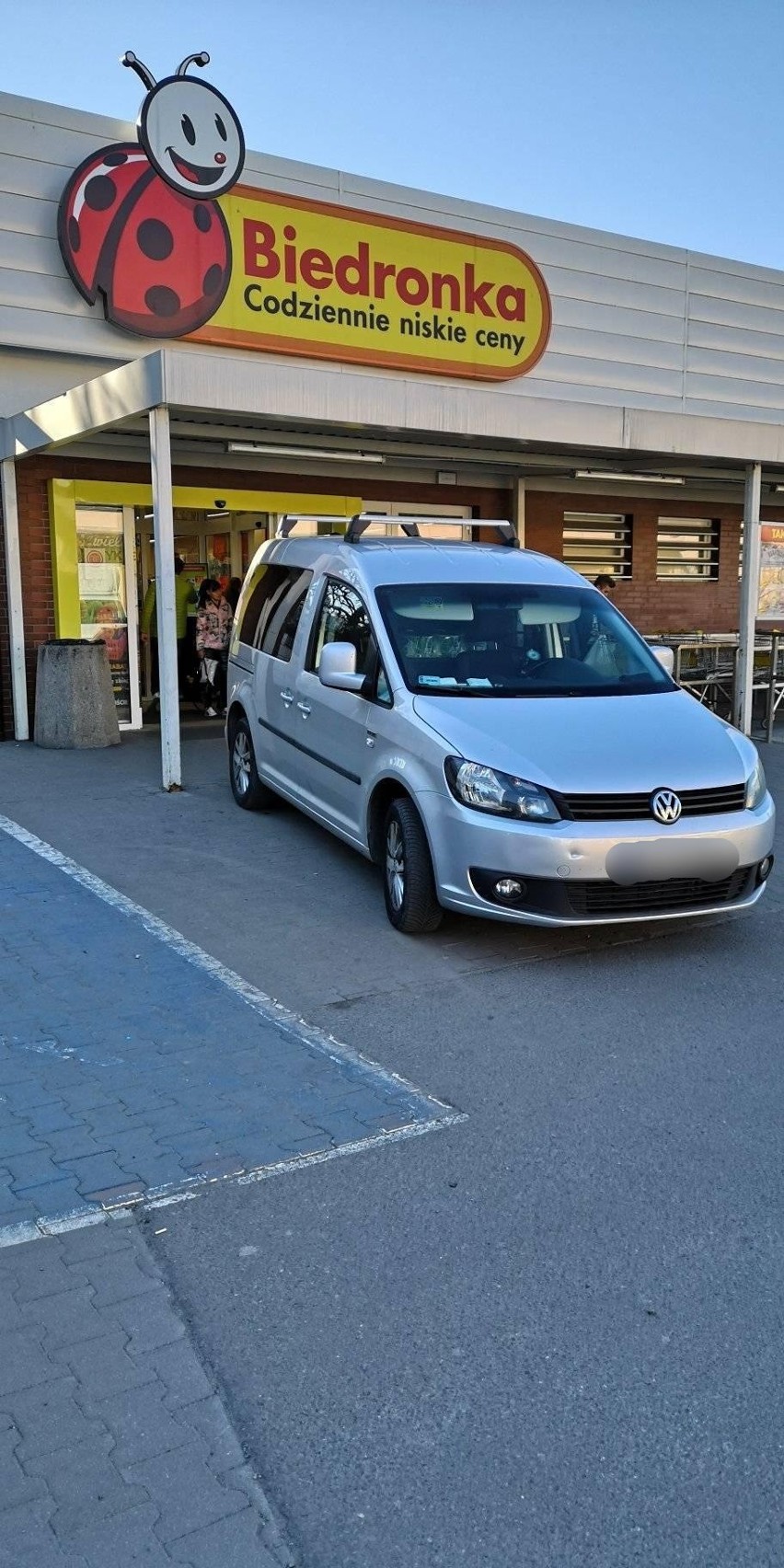 Zobaczcie nowych mistrzów parkowania na ulicach, parkingach...