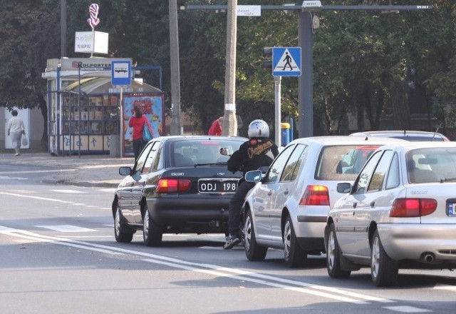 Remont nawierzchni ulicy Niemodlińskiej będzie odłożony. Nie oznacza to jednak wycofania się z planów budowy ścieżki rowerowej.