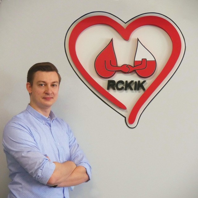 - Każda grupa krwi jest potrzebna, bo na każdą z nich znajdzie się biorca. Bo każda grupa krwi ratuje życie - mówi Krzysztof Laks z RCKiK w Bydgoszczy.