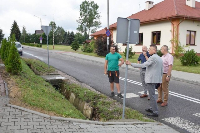 Podczas przekazania placu budowy w Gadce, w gminie Mirzec