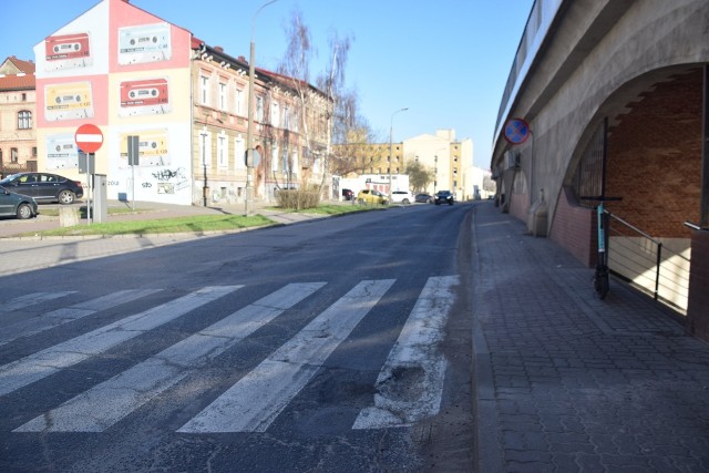 Ulica Spichrzowa pozostaje do wyremontowania na około półkilometrowym odcinku.