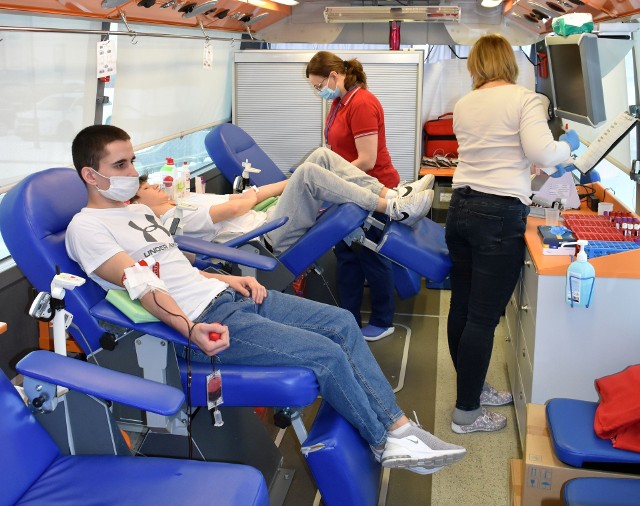 Uczniowie niżańskiego elektryka po raz kolejny zaangażowali się w akcję honorowego krwiodawstwa